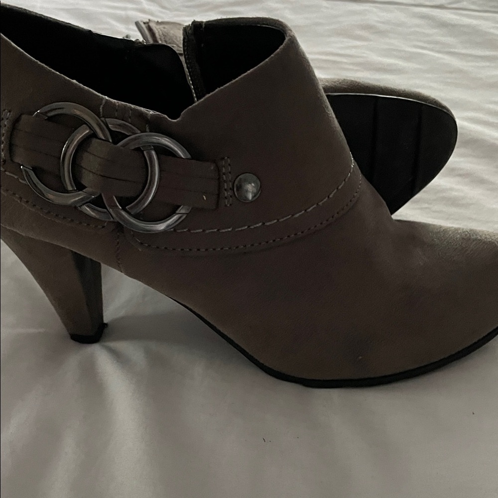 X-Appeal Brown Heeled Boots with Silver Buckle